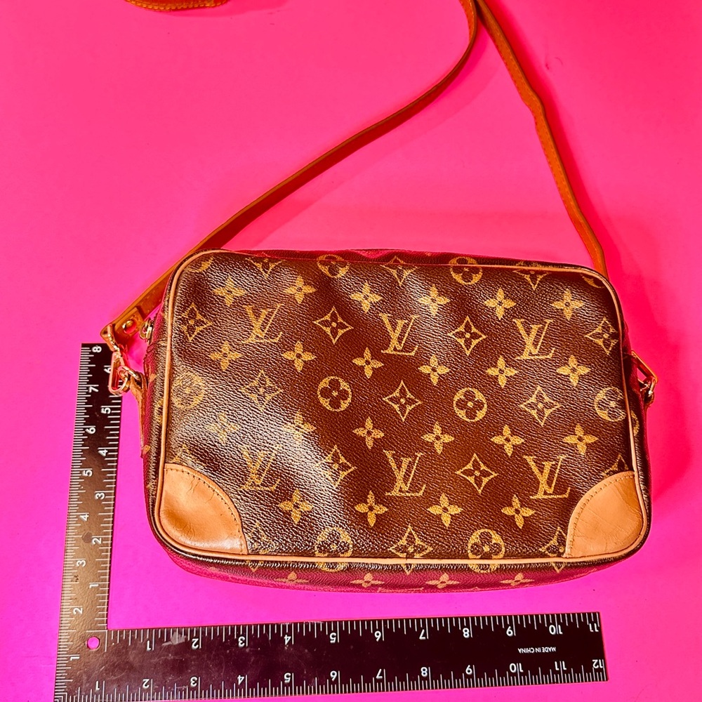 Louis Vuitton Monogram Brown and Tan Crossbody Bag - Picture 4 of 15